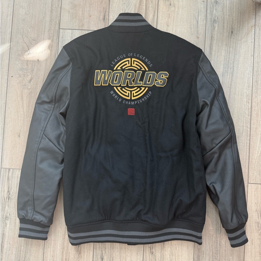 NWT Riot League of Legends 2017 Worlds Championship Varsity bomber Jacket large
